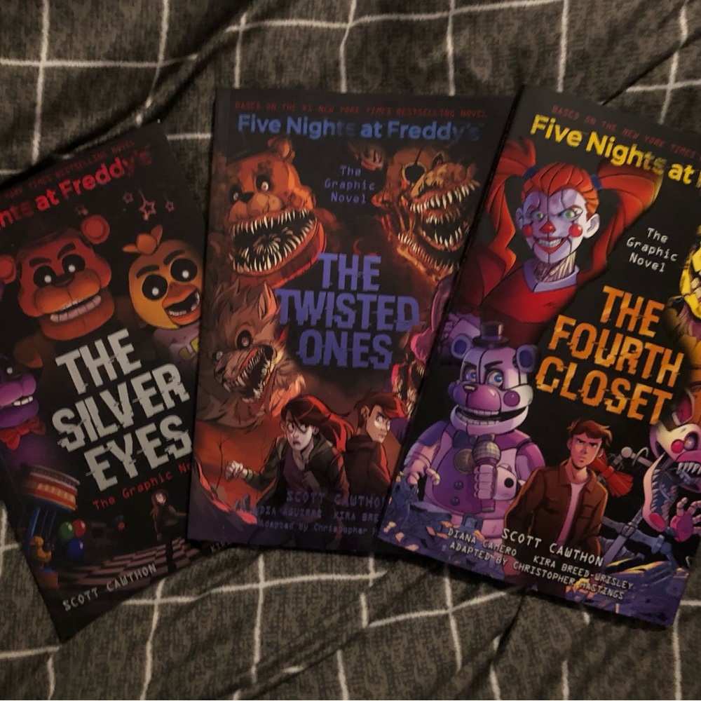 Five Nights at Freddy’s books, graphic novels, and Fazbear Frights 9 pack deal